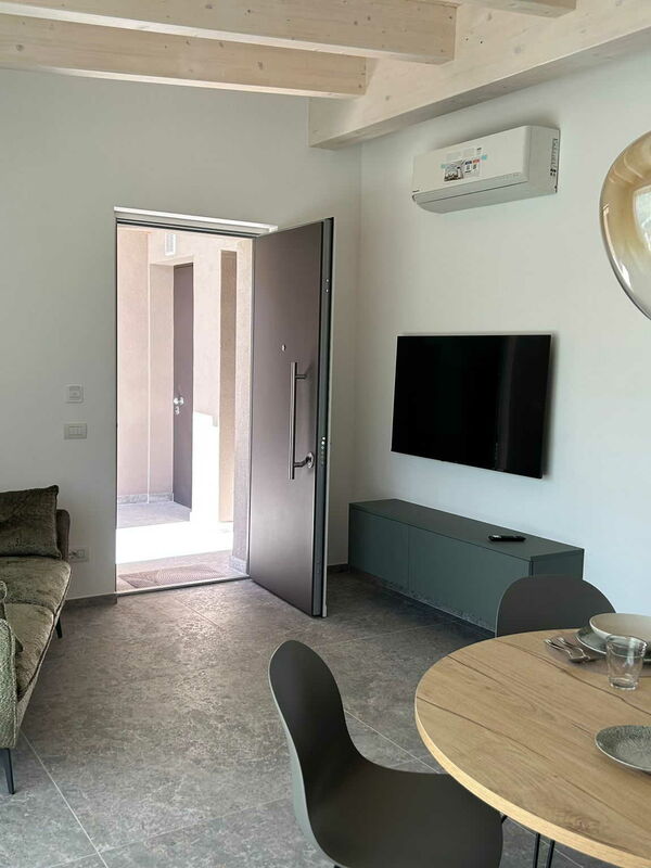 Appartamento Riva (52 mq, 2-6 posti letto) - Luminoso e moderno, con veranda esterna privata.