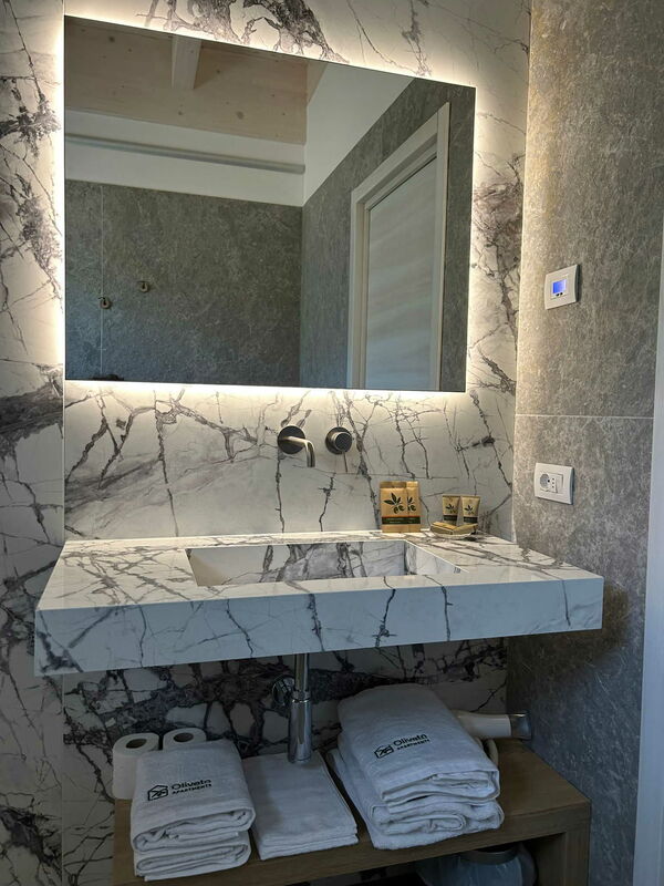 Appartamento Riva (52 mq, 2-6 posti letto) - Luminoso e moderno, con veranda esterna privata.